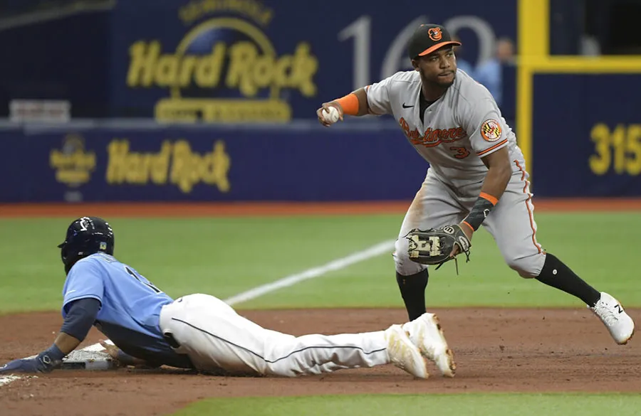 Manuel Margot llega barrido a tercera