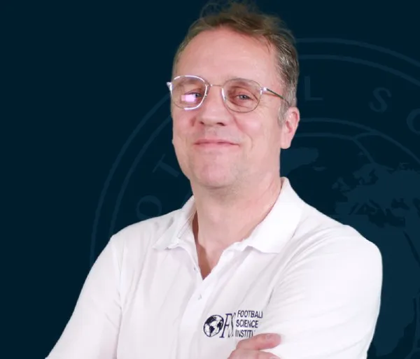 FOOTBALL SCIENCE INSTITUTE Médico de la selección alemana Tim Meyer