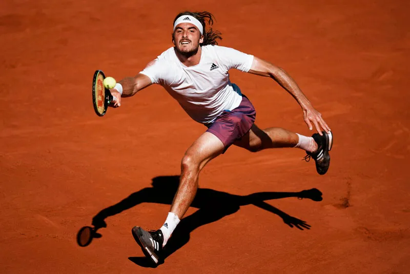 El griego en acción contra el serbio