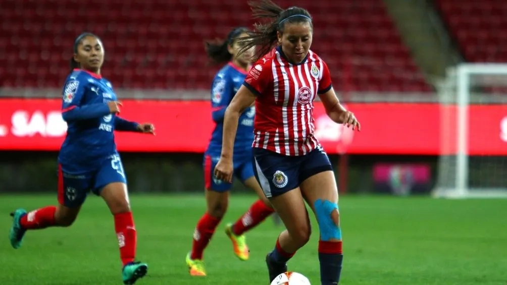 Rubí Soto en un partido con Chivas