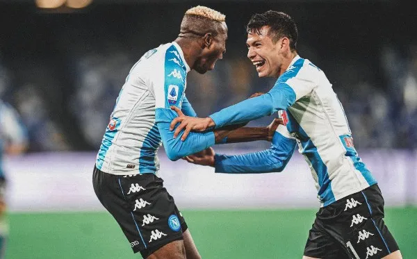 TWITTER @victorosimhen9 Víctor Osimhen e Hirving Lozano en el Napoli