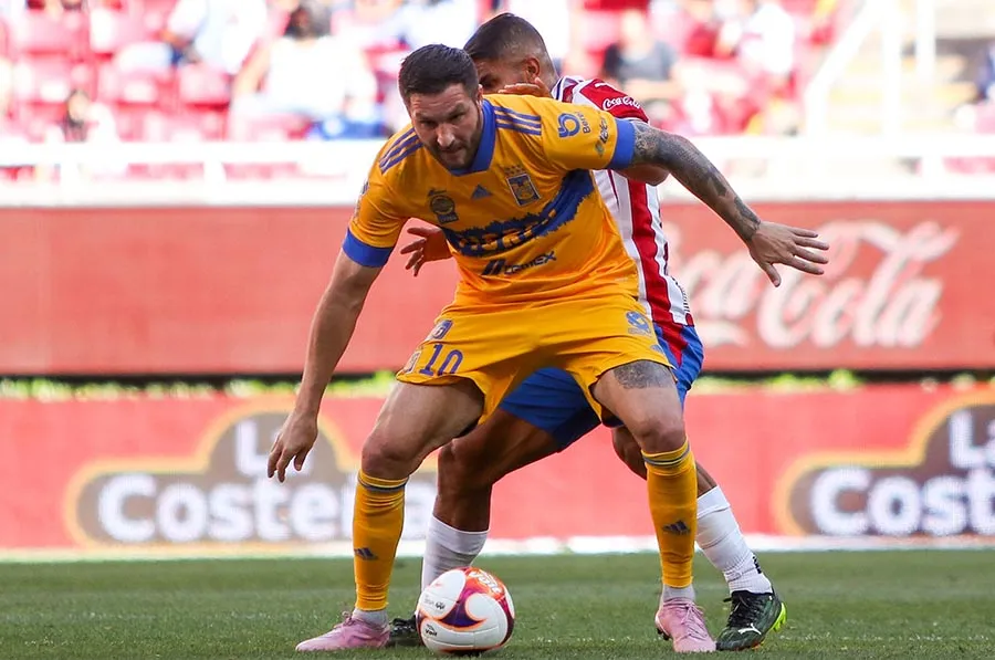 IMAGO7 Gignac en duelo ante Chivas