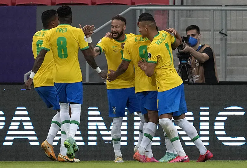 AP Neymar festeja un gol con Brasil en Copa América