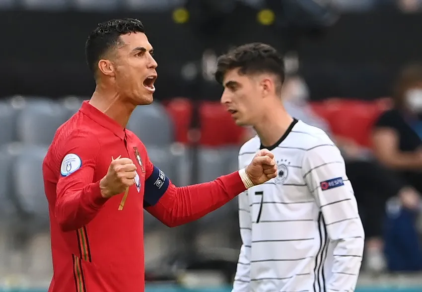 Cristiano Ronaldo tras anotar ante Alemania