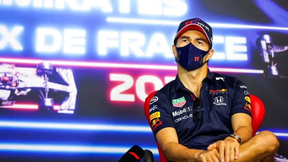 AP Sergio Pérez en conferencia