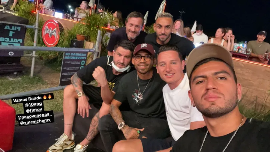 INSTAGRAM @JAVIERAQUINO7 Jugadores de Tigres en el concierto de Nodal