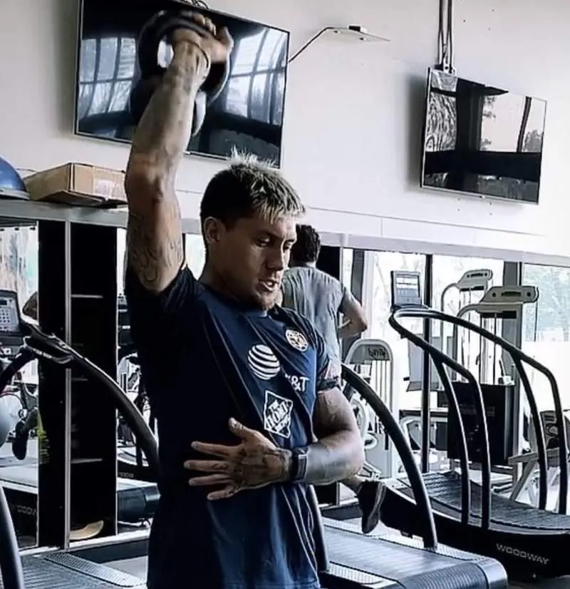 Nicolás Castillo en entrenamiento