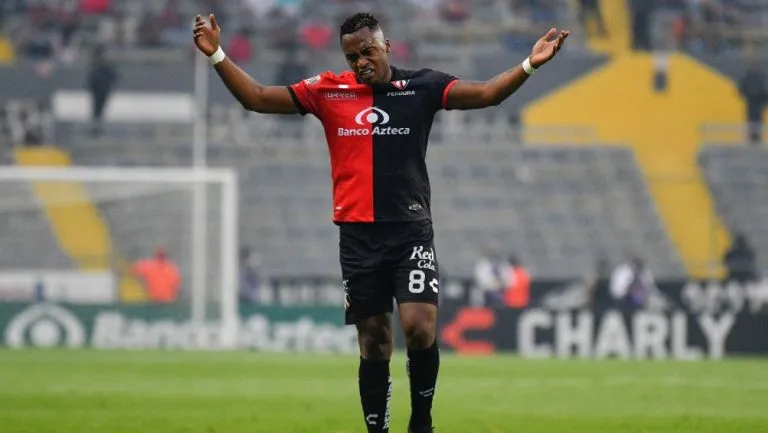 Renato Ibarra en partido con Atlas