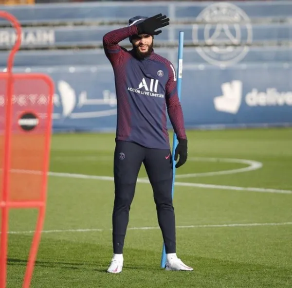 Kurzawa durante un entrenamiento con PSG