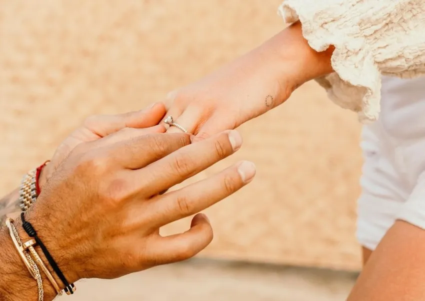 INSTAGRAM @marcofabian_10 Anillo con el que Marco le propuso matrimonio a Kristel Fabre