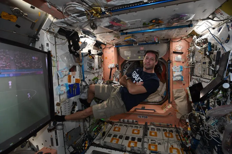 @Thom_astro Pesquet vio el partido de Francia desde la EEI