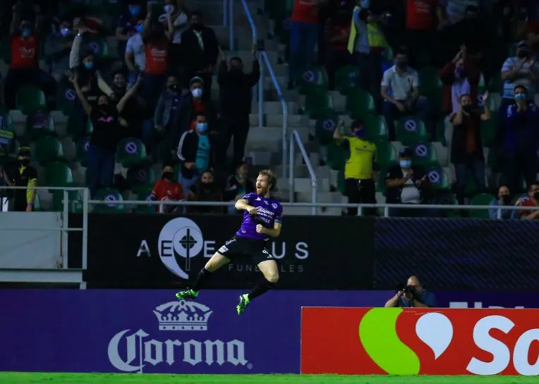 Aristeguieta celebra gol con el Mazatlán FC