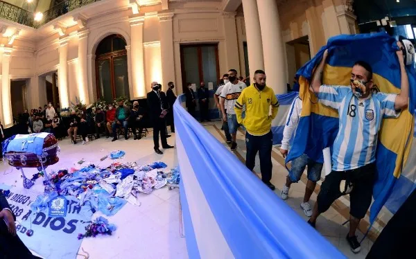 Funeral de Maradona abierto a la afición
