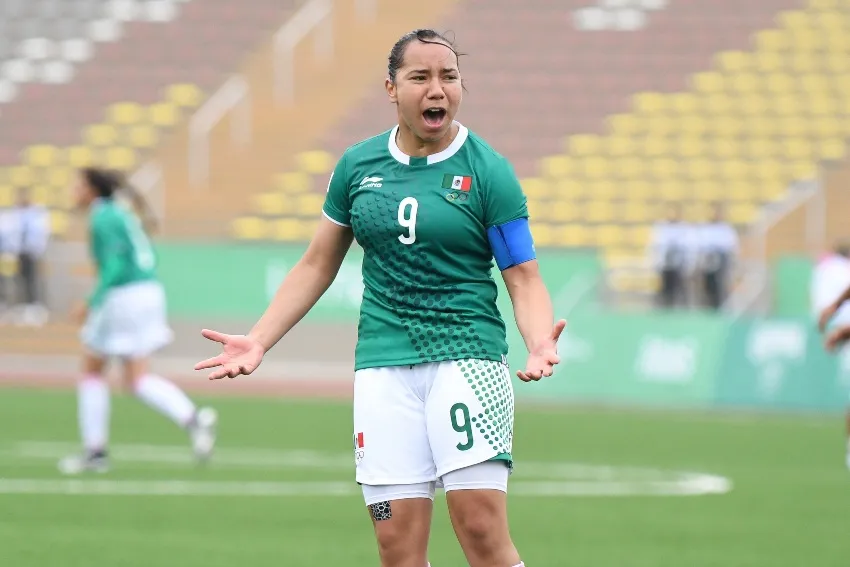 IMAGO7 Charlyn Corral en un partido con la Selección Mexicana