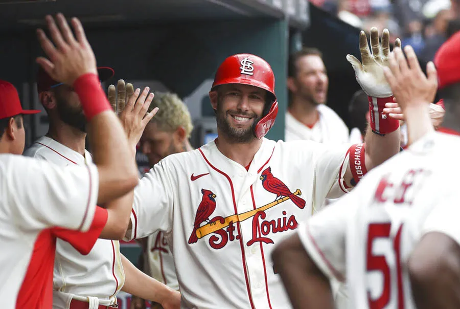 Paul Goldschmidt celebra tras conectar cuadrangular