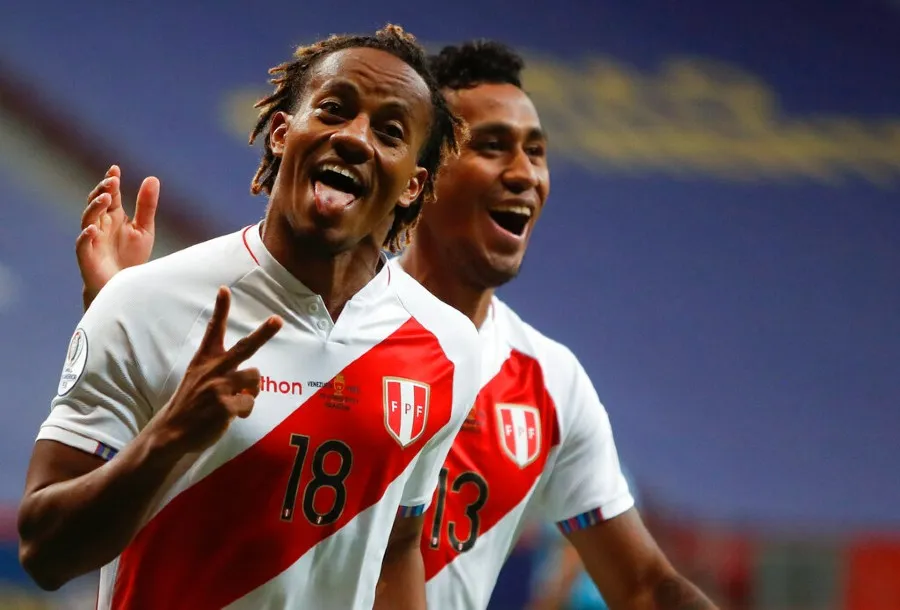 AP André Carrillo celebrando gol vs Venezuela