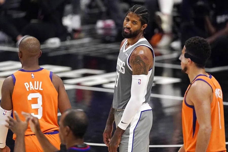 Paul George se lamenta en derrota ante Suns