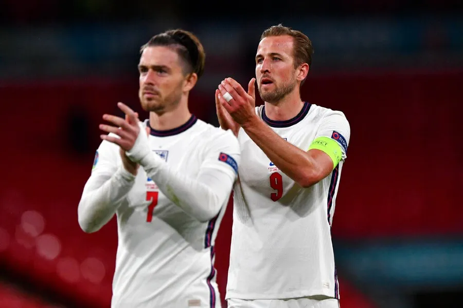 Kane y Grealish durante un partido co Inglaterra
