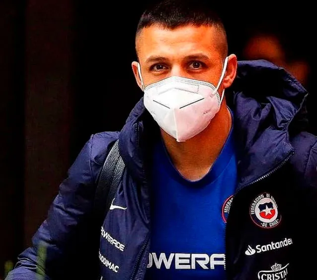 INSTAGRAM @alexis_officia1 El delantero viajando con su selección