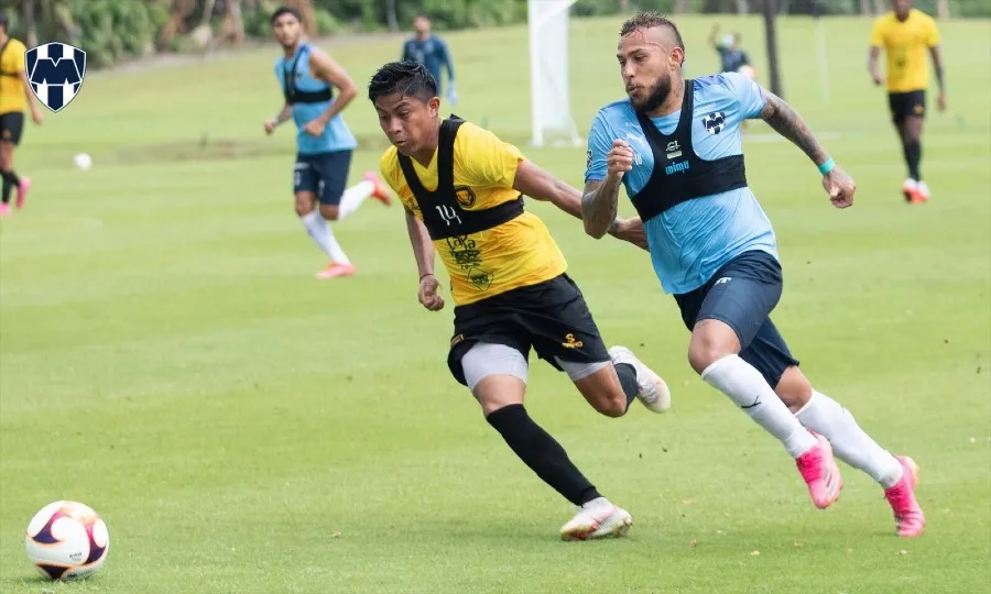 Duván Vergara en su debut con Rayados