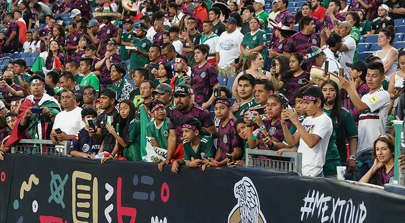 MEXSPORT Aficionados mexicanos durante el duelo ante Panamá