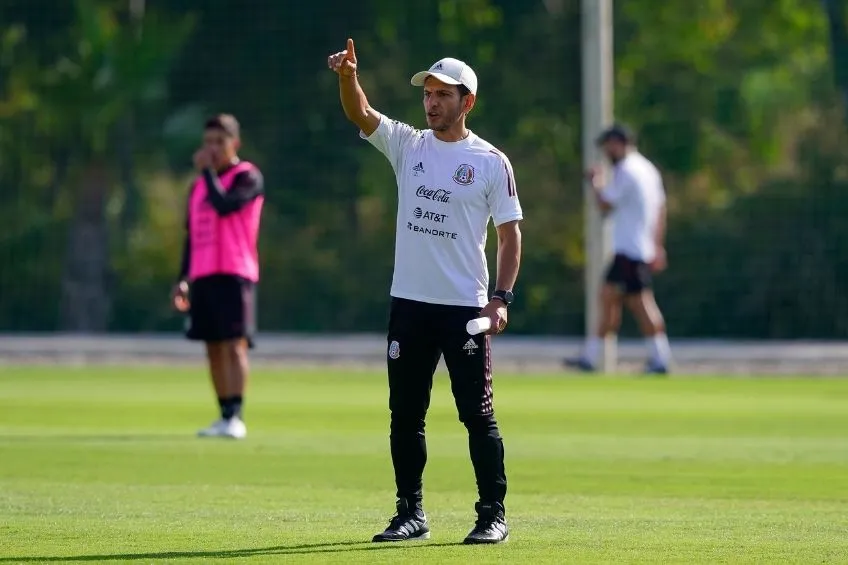 IMAGO7 Lozano observa un entrenamiento