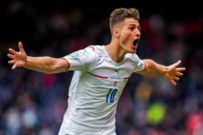 AP Patrik Schick festeja un gol