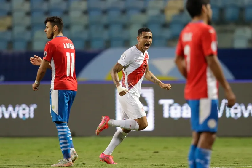 Yoshimar Yotún tras anotar gol con Perú