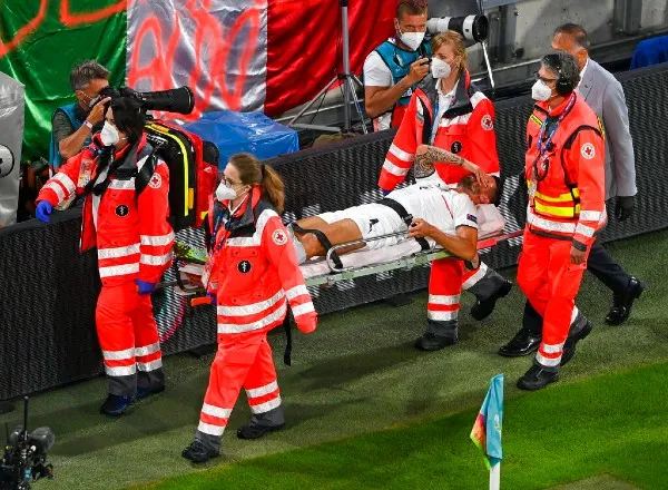 AP Leonardo Spinazzola sale de la Eurocopa en camilla
