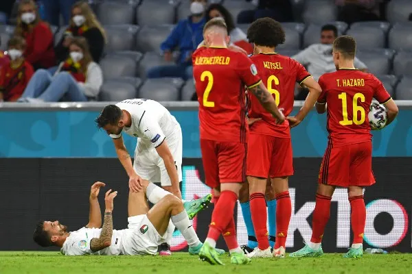 AP Leonardo Spinazzola cae durante los Cuartos de Final de la Eurocopa