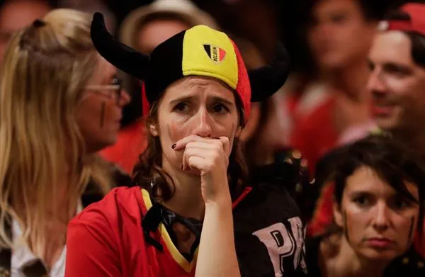 Afición de Bélgica en lamento