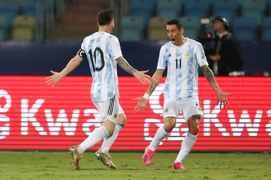 EFE Messi y Di María celebrando un gol con Argentina