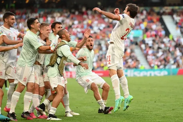 AP Mikel Oyarzabal celebra gol en partido contra Croacia en la Eurocopa 2020