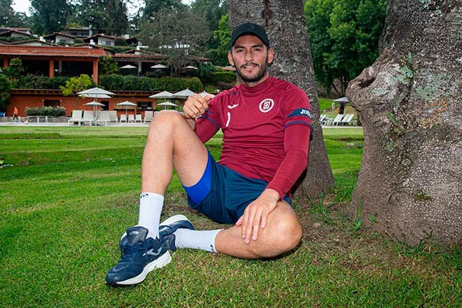 MIGUEL PONTÓN Corona posa para la lente de RÉCORD