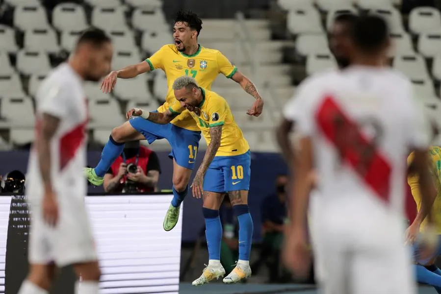 EFE Neymar y Paquetá celebrando un gol vs Perú