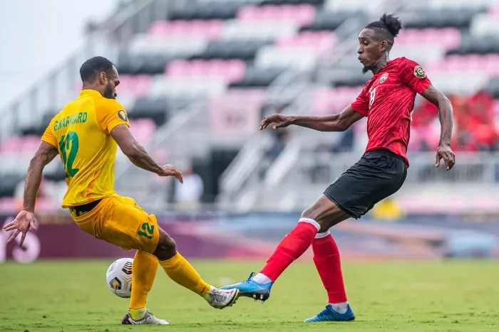 TWITTER @GoldCup Acción entre Trinidad y Tobago y la selección de Guyana Francesa