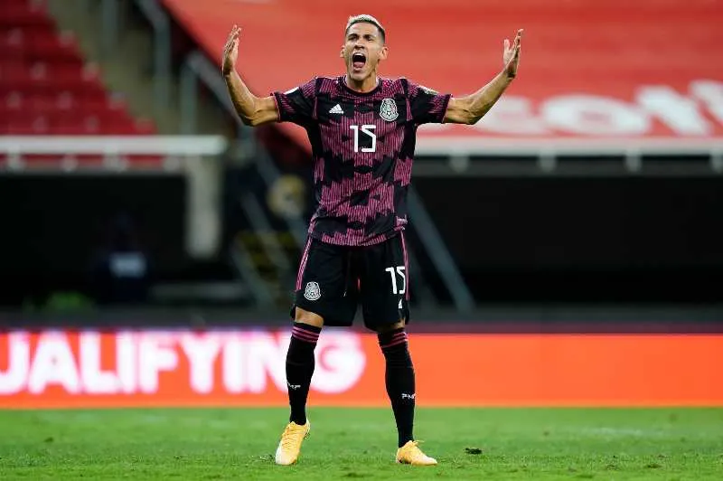 Uriel Antuna en festejo de gol