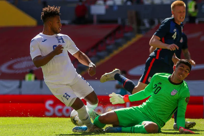 El portero en un partido con Estados Unidos en el Preolímpico