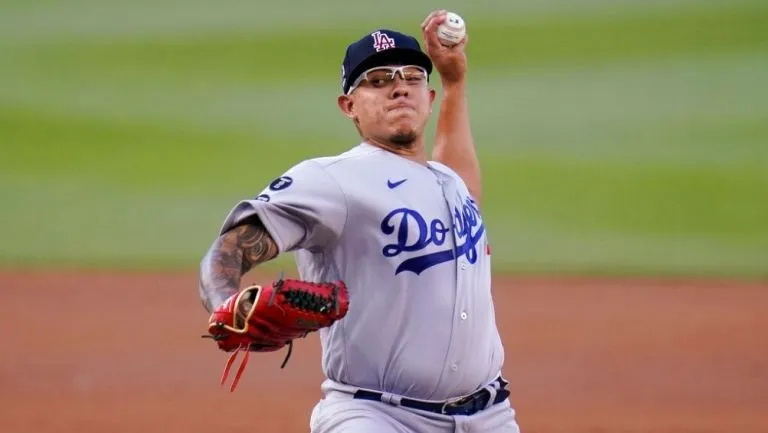 Urías en un juego con Dodgers