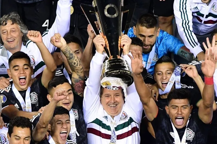 Martino con la Copa de Oro