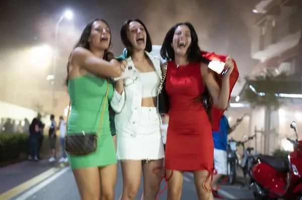 EFE Seguidoras italianas celebran el triunfo