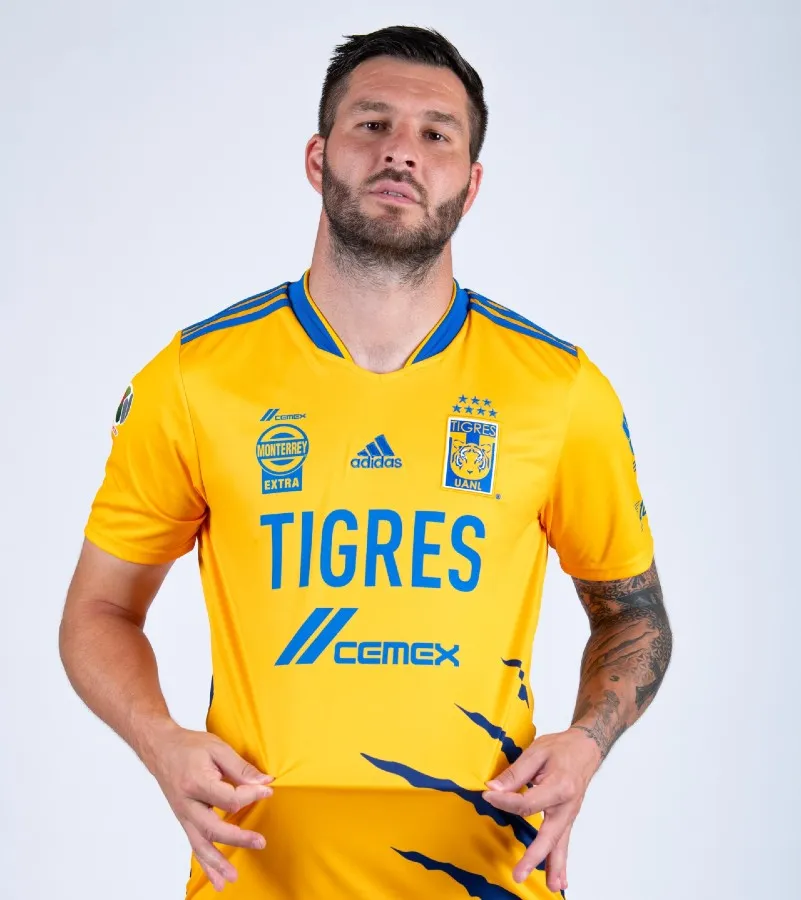 Gignac con la nueva playera de Tigres