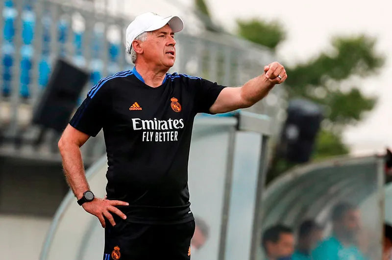 Carlo Ancelotti durante un amistoso