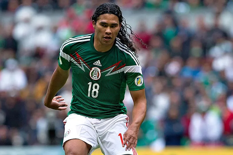 Carlos Peña durante un duelo con el Tricolor