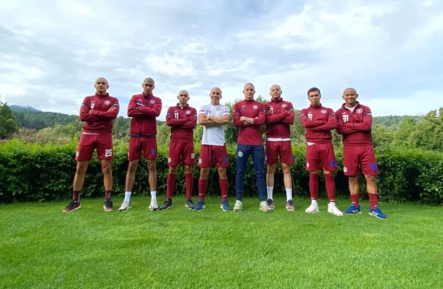 Los ocho jóvenes cementeros