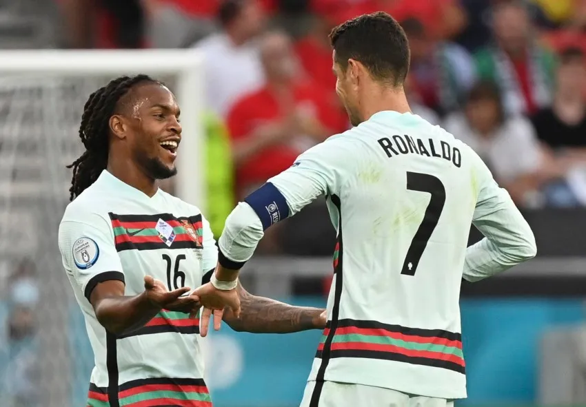 Renato Sanches y Cristiano Ronaldo en un partido de la Selección de Portugal
