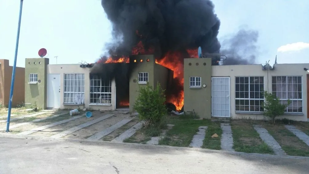 ESPECIAL Mujer incendió su casa