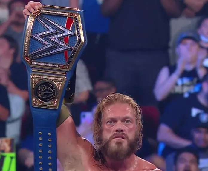 Edge presume su cinturón