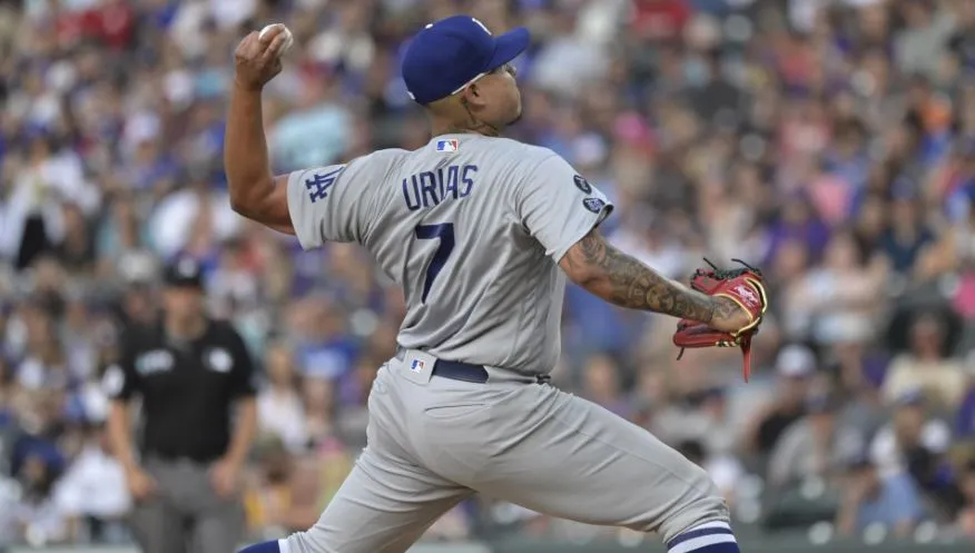 Julio Urías en juego ante Rockies