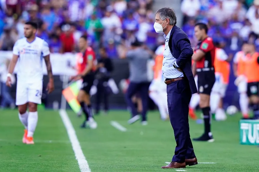IMAGO7 Ariel Holan en derrota vs Cruz Azul